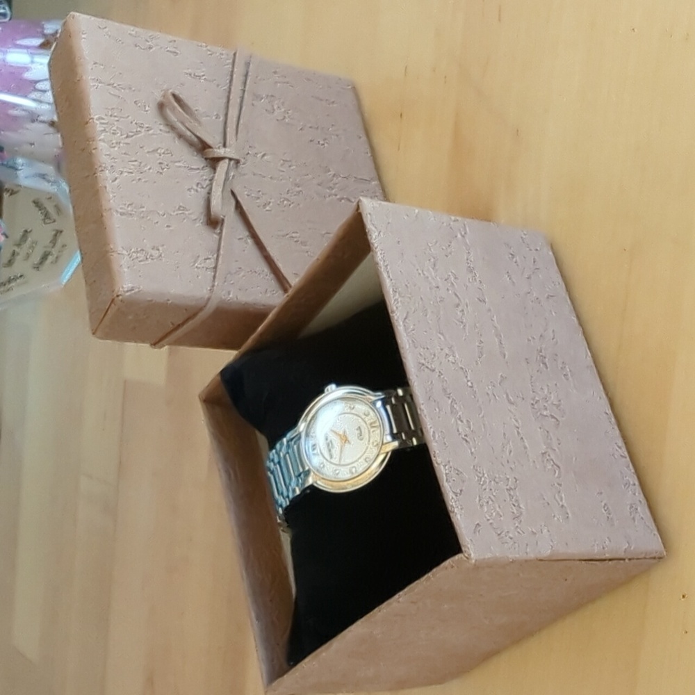 Vintage Ladies Raymond Weil Othello 2321 Watch Diamond & Mother of Pearl Dial - Picture 13 of 13